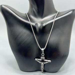 LEGACY FOR MEN BY SIMONE I. SMITH
Crucifix 24" Necklace in Stainless Steel